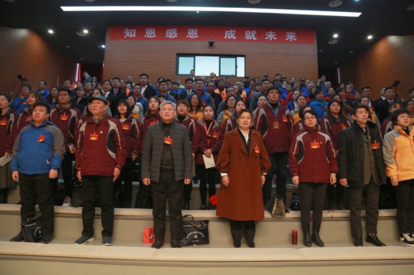 万搏线上平台,万搏（中国）2019年度工作动员大会---舞蹈《花开树恩》